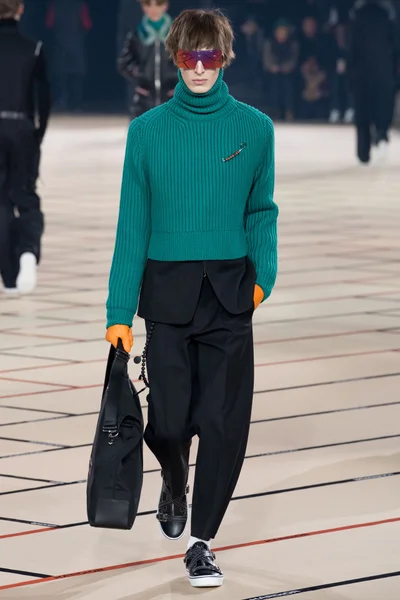 Look 17